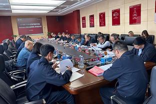 卡里乌斯本场数据：4次扑救，1次高球拦截，获评6.4分